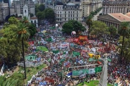 Macri enfrenta su primera jornada nacional de lucha contra el ajuste